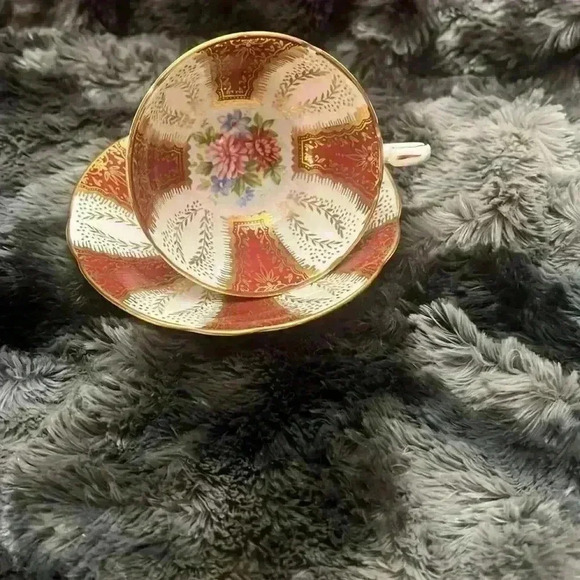 Paragon Burgundy/Gold
Teacup &  Saucer F144E - Picture 2 of 10